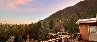 Fireplace, Large Deck with Panoramic Views, 3BR + 3BA, new carpet and blinds