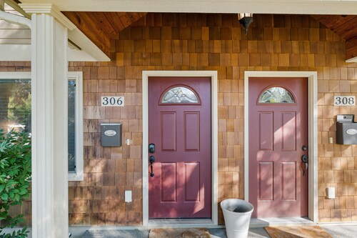 Cozy condo within walking distance to downtown Coeurdalene and the lake 