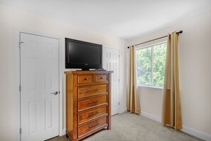Condo, 1 King Bed, Kitchen, Garden View (Oak Shores Unit 129) | 1 bedroom, individually decorated, individually furnished, bed sheets