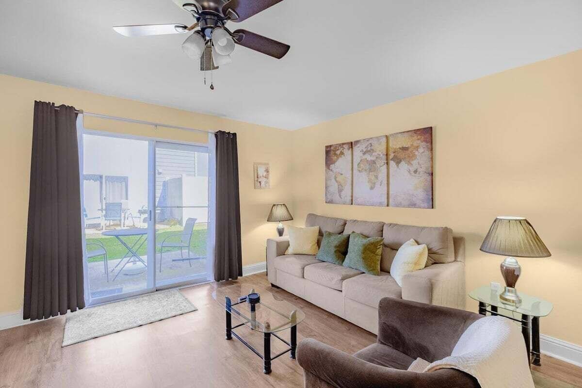 Condo, 2 Queen Beds, Kitchen, Garden View (Oak Shores 130 - No Pets Allowed) | Living area | 42-inch flat-screen TV with digital channels