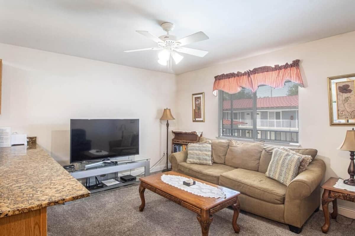 Condo, 1 Queen Bed, Kitchen (Oak Shores Unit 115) | Living area | 42-inch flat-screen TV with digital channels
