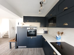 Comfort House, Ensuite, Sea View | Shared kitchen | Highchair - Sea View 3 Bedroom Seaside Property (Chichester)