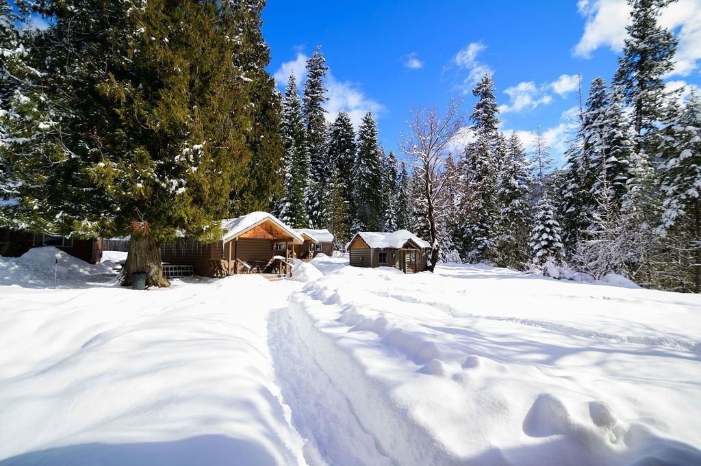 1 bedroom, individually decorated, individually furnished, bed sheets