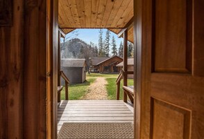 Family Cabin, 2 Bedrooms, Mountain View | Individually decorated, individually furnished, bed sheets
