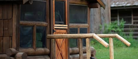 Traditional-Ferienhütte, 2 Doppelbetten, Gemeinschaftsbad