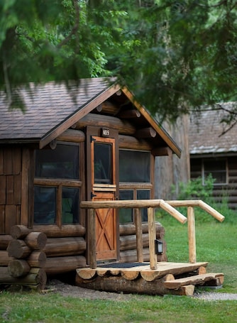 Traditional Cabin, 2 Double Beds, Shared Bathroom | Individually decorated, individually furnished, bed sheets