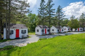 Exterior - 14 1Br Cottage in Bar Harbor Open Hearth Inn (Trenton)