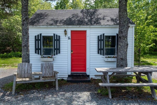 Exterior - 14 1Br Cottage in Bar Harbor Open Hearth Inn (Trenton)