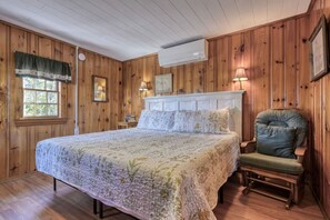 1 bedroom, iron/ironing board, travel crib, WiFi - 14 1Br Cottage in Bar Harbor Open Hearth Inn (Trenton)