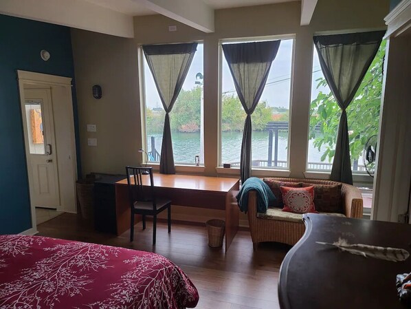 1 bedroom, desk, free WiFi, bed sheets