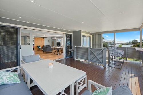 Penny's Hideaway - Ocean - Open Plan Modern Living