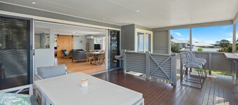 Penny's Hideaway - Ocean - Open Plan Modern Living