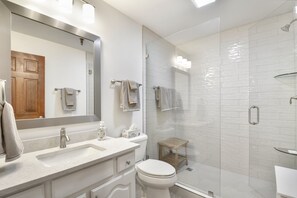 Shower, jetted tub, hair dryer, towels