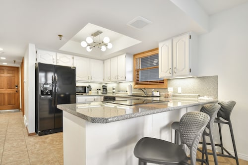 New on market  - Premier Condo in Park City - Walk to PCMR, Main St & Shopping