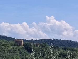 Suihku, hiustenkuivaaja, pyyhkeet, saippua