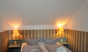 Hypo-allergenic bedding, desk, laptop workspace, travel cot - Parkhotel Schwedt (Schwedt/Oder)