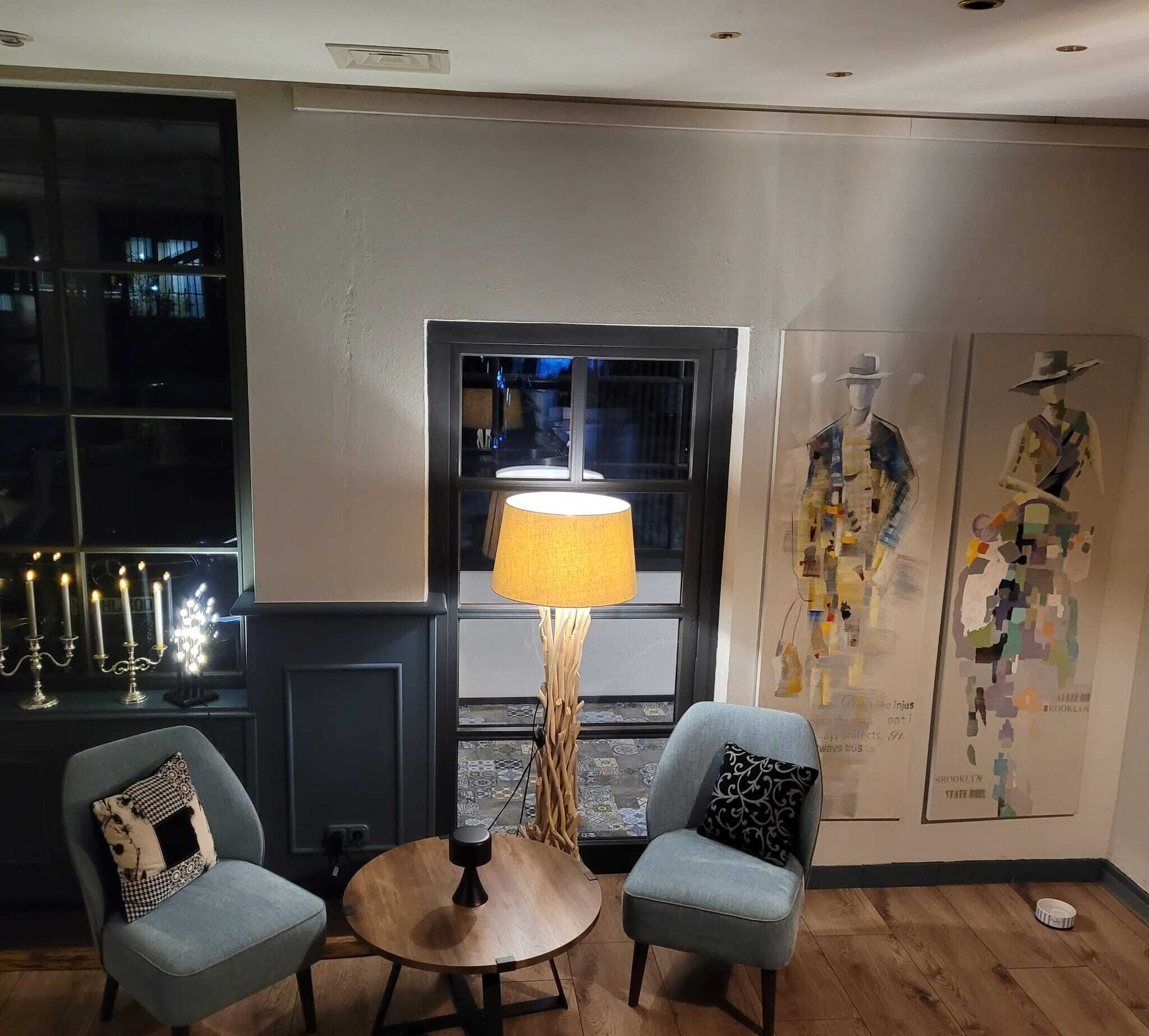 Área de estar no saguão