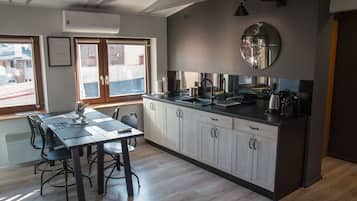 Comfort Apartment | Private kitchen | Cookware/dishes/utensils