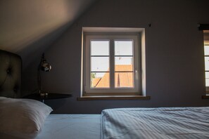 1 habitación, tabla de planchar con plancha, wifi gratis y ropa de cama 