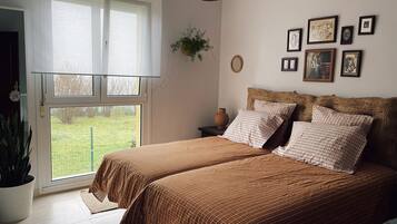 5 slaapkamers, een strijkplank/strijkijzer, reisbedje, gratis wifi