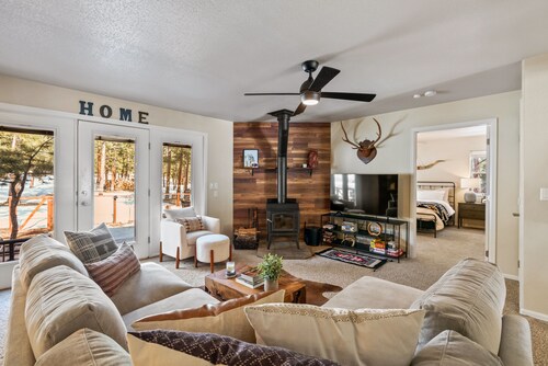 La Hacienda BV: Family-friendly cabin nestled on 2 acres in the woods