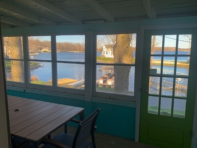 Newly Remodeled Cabin Steps from Sylvan Lake