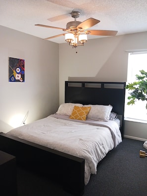 4 bedrooms, iron/ironing board, free WiFi, bed sheets