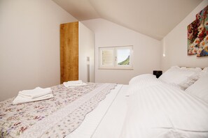 2 bedrooms, free WiFi, bed sheets - LUXURY KING APARTMENT (Duba)