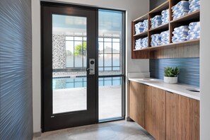 Indoor pool - Courtyard by Marriott Richmond Scott’s Addition (Richmond)