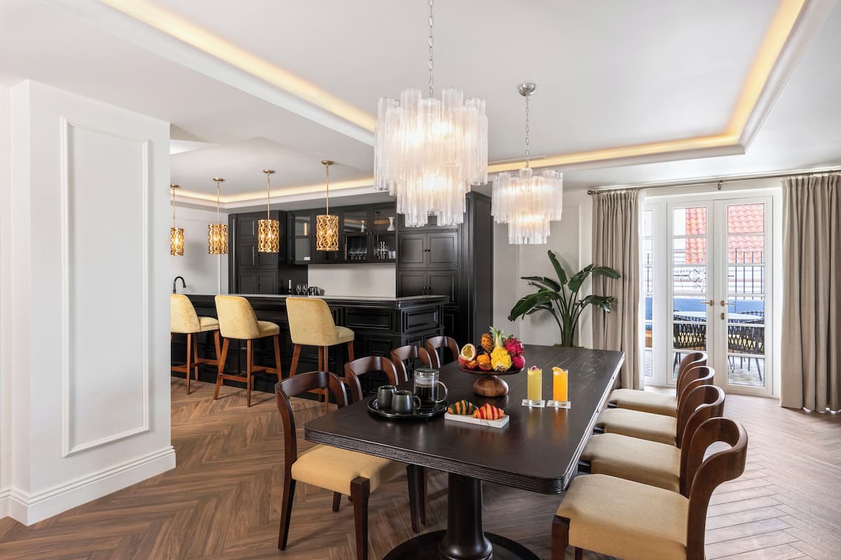 Suite, 1 Bedroom, Balcony, Courtyard View (Opera) | Premium bedding, down duvets, pillow-top beds, minibar