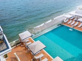 2 bares, bar en la piscina, bar junto a la piscina