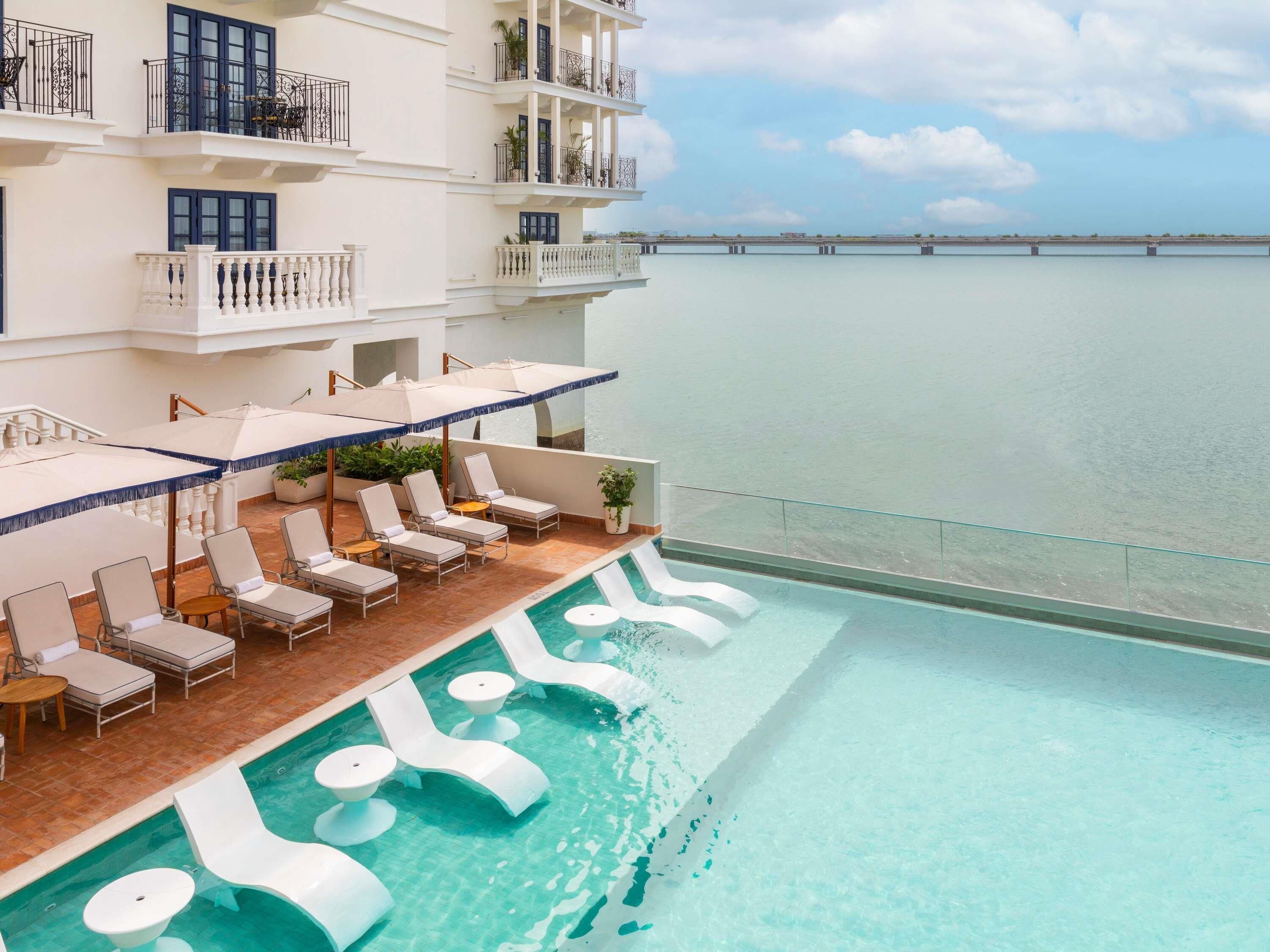 Outdoor pool, pool loungers