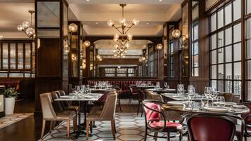 2 restaurants; breakfast, lunch, dinner, and brunch served
