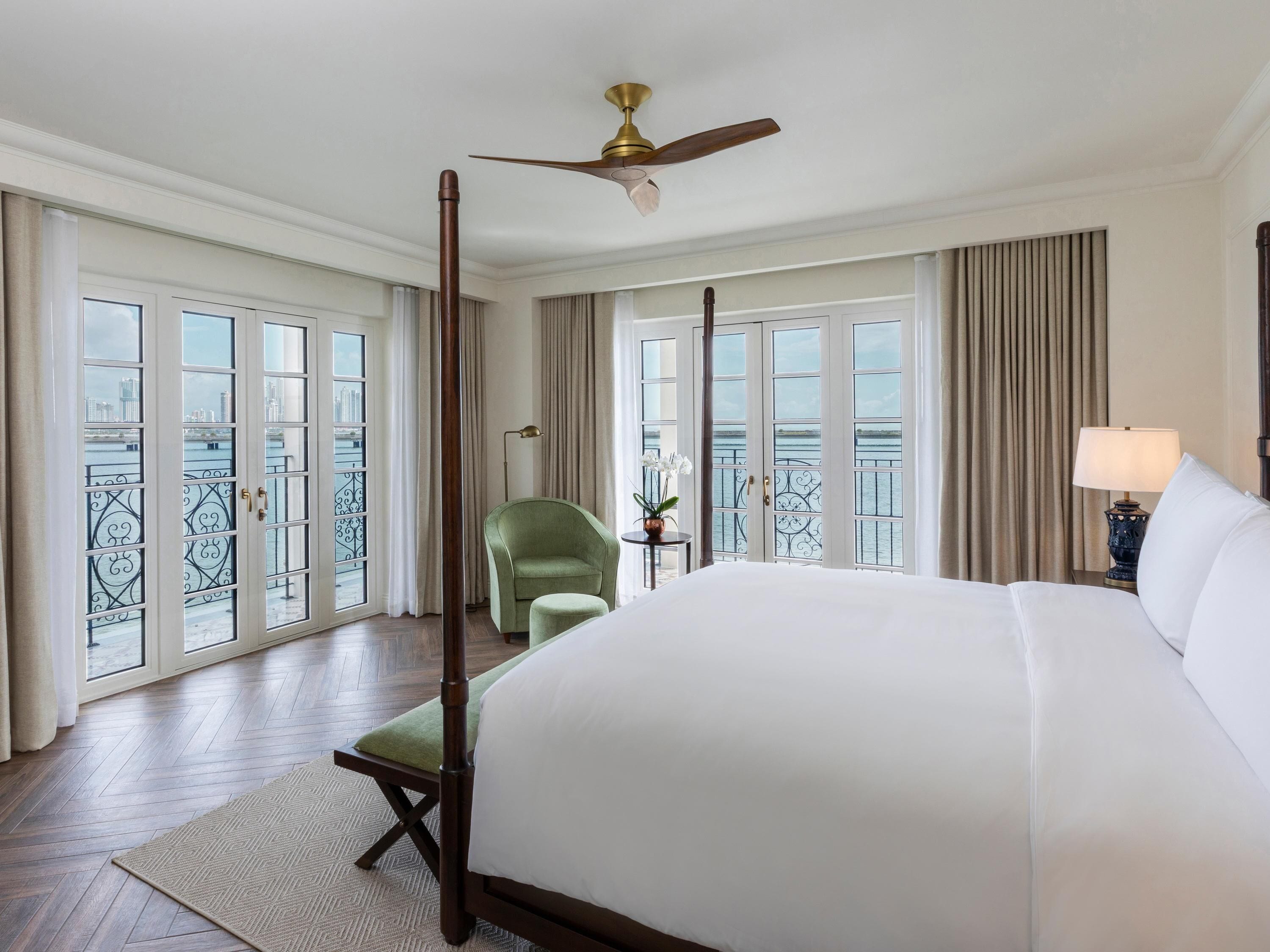Legendary 1 Bedroom Suite King, Ocean Front | Ropa de cama de alta calidad, edredón, camas con pillow-top y minibar 