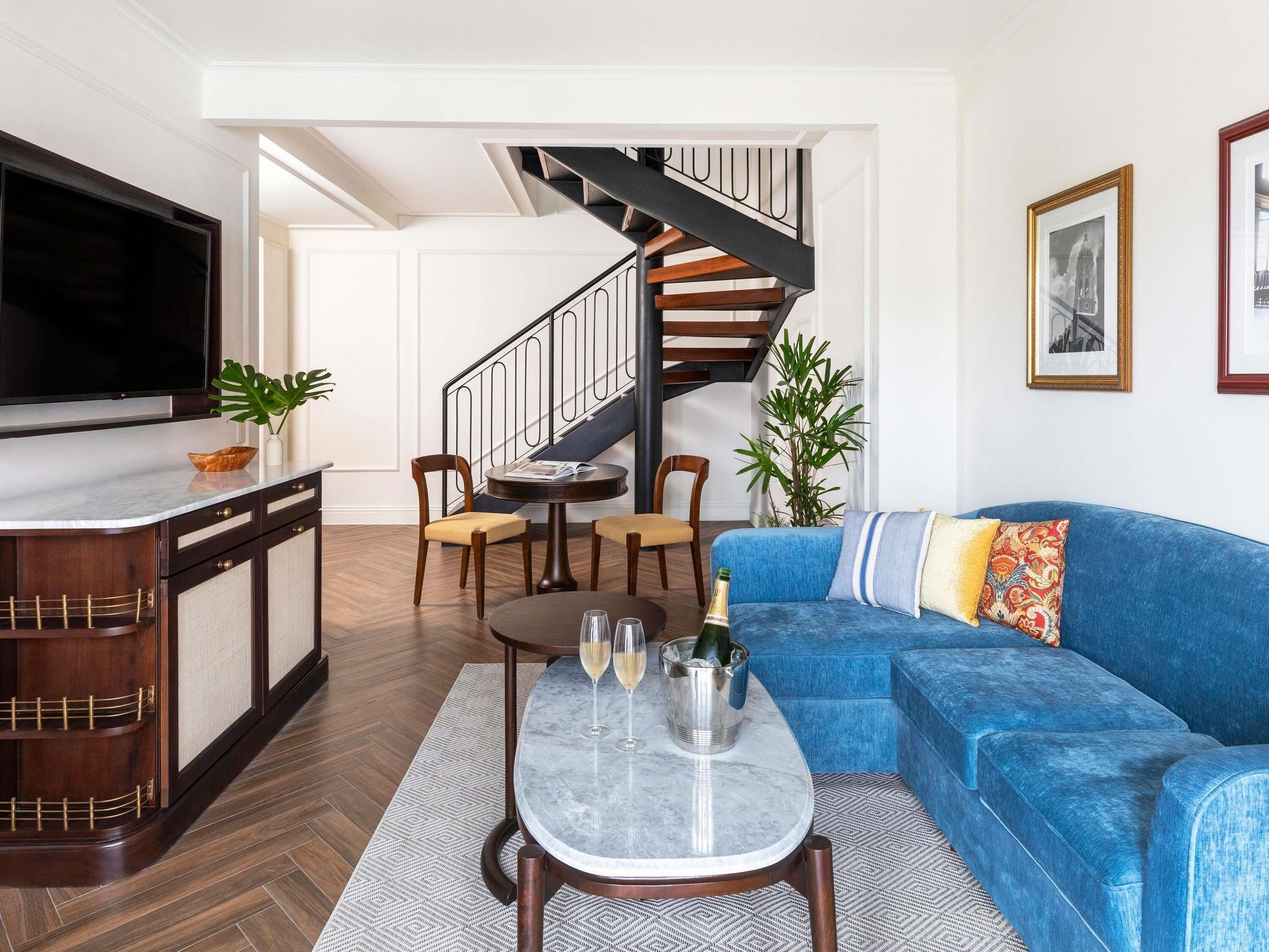 Suite, 1 dobbeltseng, byutsikt (Prestige Duplex) | Sengetøy av topp kvalitet, dundyner, senger med overmadrass og minibar