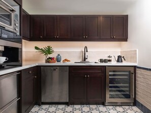 Suite, 1 Double Bed (Imperial) | Premium bedding, down comforters, pillowtop beds, minibar