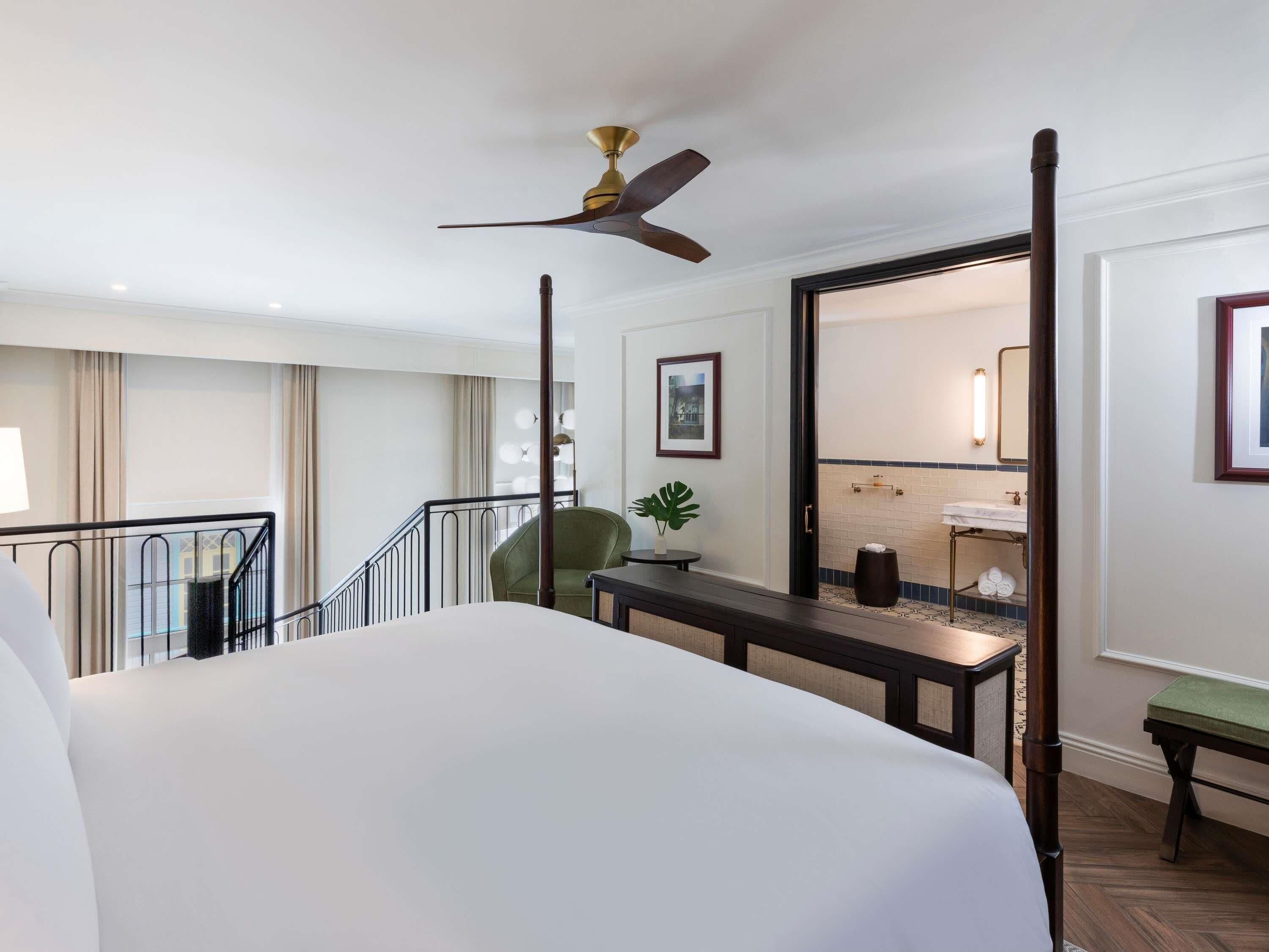 Suite, 1 kingsize-seng, byutsikt (Magnifique Duplex, historic views) | Sengetøy av topp kvalitet, dundyner, senger med overmadrass og minibar