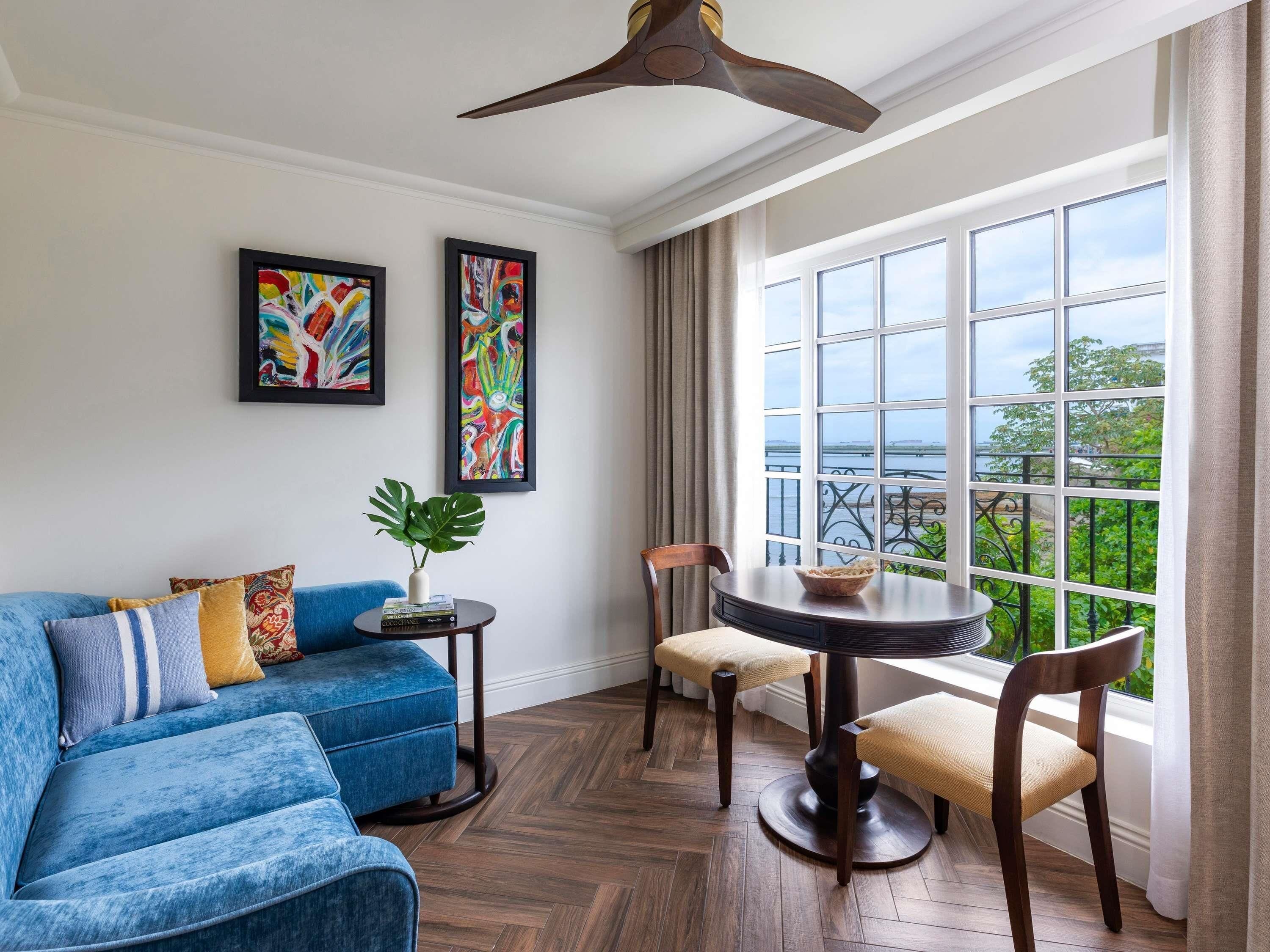 Luxury 1 Queen, Historic View | Sengetøy av topp kvalitet, dundyner, senger med overmadrass og minibar