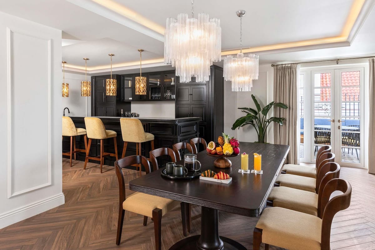 Suite, 1 Bedroom, Balcony, Courtyard View (Opera) | Premium bedding, down comforters, pillowtop beds, minibar