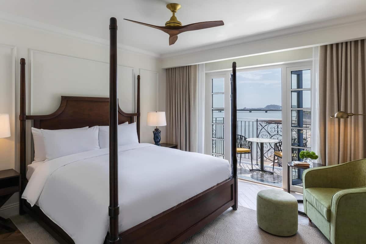 Suite, 1 King Bed, Balcony (Prestige Suite, Plaza Courtyard view) | Premium bedding, down duvets, pillow-top beds, minibar