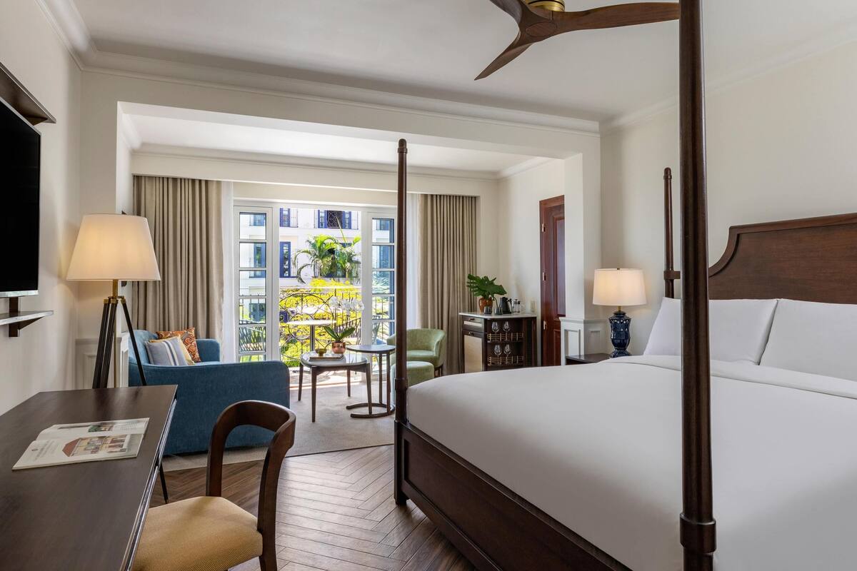 Magnifique 1 King, Plaza or Historic View | Premium bedding, down duvets, pillow-top beds, minibar
