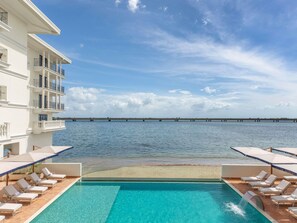 Outdoor pool, pool loungers - Sofitel Legend Casco Viejo, Panama City  (Panama City)