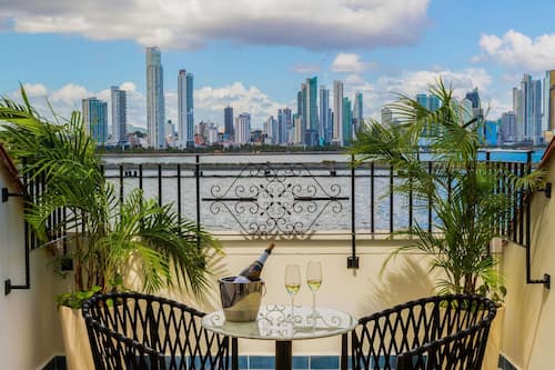 Luxury 1 King, Ocean Front | Premium bedding, down duvets, pillow-top beds, minibar