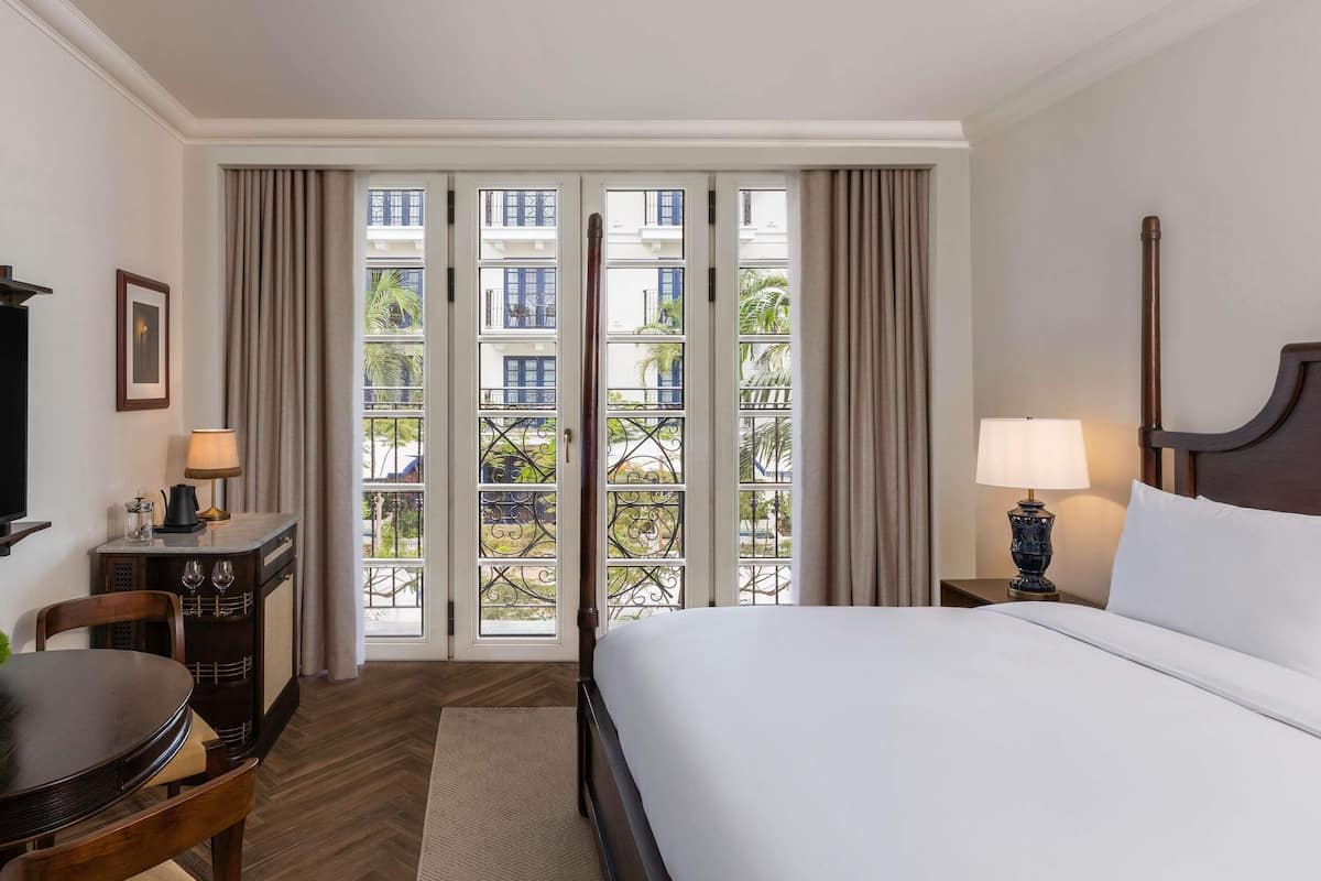 Premium bedding, down duvets, pillow-top beds, minibar