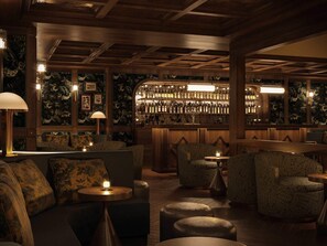 2 bars/lounges, swim-up bar, poolside bar