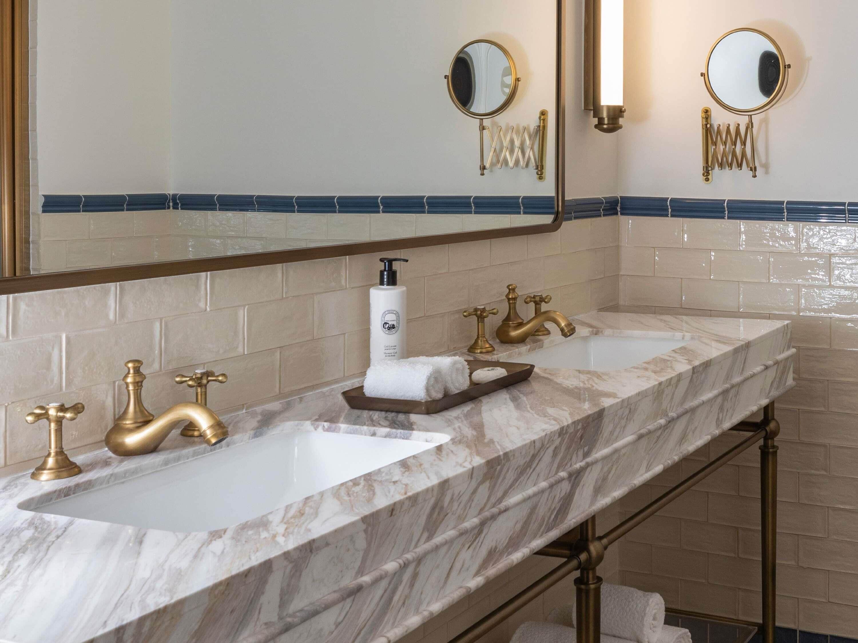 吹風機、坐浴桶、毛巾、肥皂