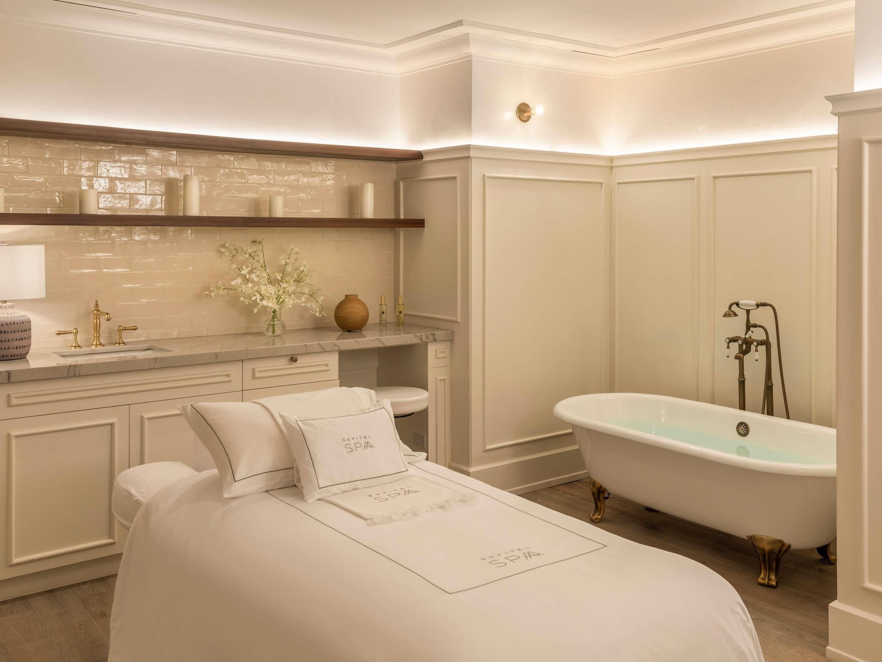 Couples treatment rooms, body treatments, aromatherapy