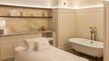 Couples treatment rooms, body treatments, aromatherapy