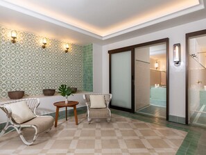 Couples treatment rooms, body treatments, aromatherapy