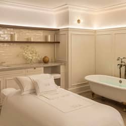 Couples treatment rooms, body treatments, aromatherapy